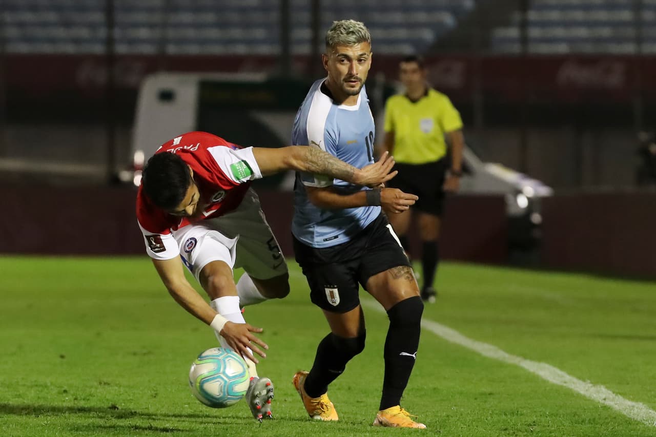 Chile sale al segundo tiempo con otra mentalidad y Uruguay deja de estar tan cómodo en el partido.