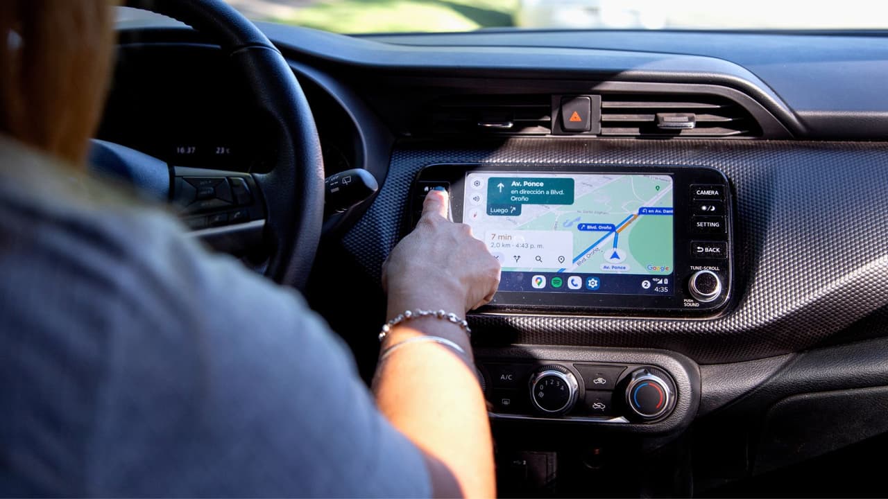 <h3 class="cms-H3-H3">Planea tu trayecto</h3>
<br>La seguridad es fundamental al viajar. Sigue estas recomendaciones:
<ul>
 <li><b>Viaja en caravana</b> si es posible, especialmente en trayectos largos.</li>
 <li>Haz paradas frecuentes en <b>gasolineras</b> o <b>hoteles</b> si manejas de noche.</li>
 <li>Nunca conduzcas cansado o bajo los efectos del alcohol.</li>
</ul>