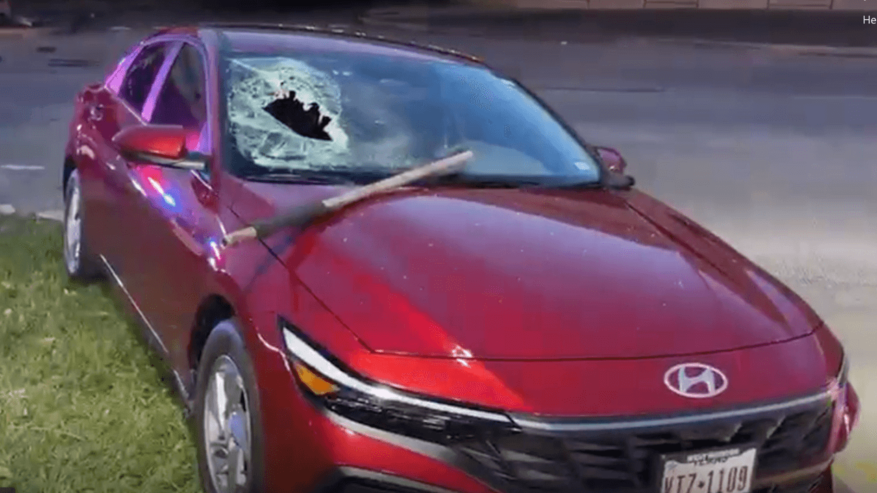 Sospechoso intenta robar vehículos y dispara, matando a una persona en el suroeste de Houston