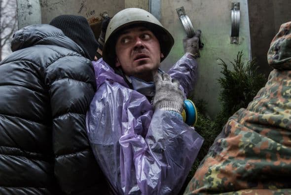 La violencia registrada en la plaza el jueves indica la presencia de elementos más radicales poco dispuestos a cumplir la tregua y poco interesados en las negociaciones de paz.