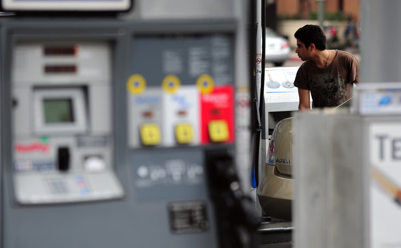 Un analista de JPMorgan dijo que el precio de la gasolina podría subir un 30% este verano, por lo que se ubicaría en $6.00 el promedio nacional por un galón de combustible.