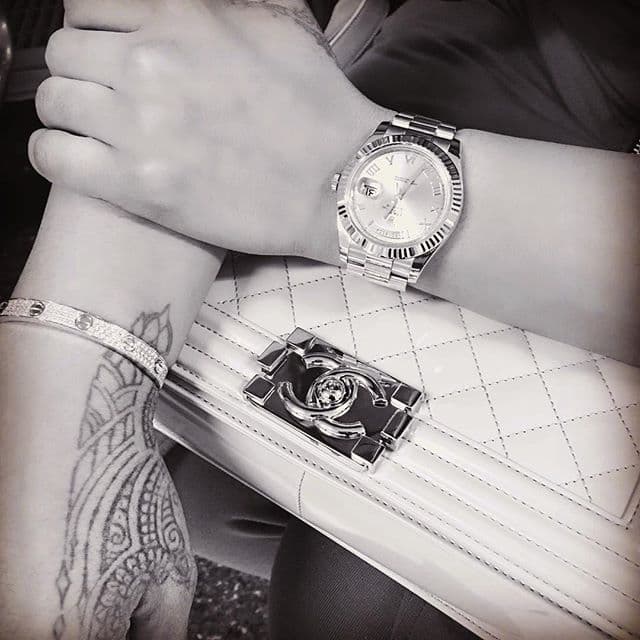 En realidad a Rob no le preocupa la opinión de su familia, él está feliz con su novia.