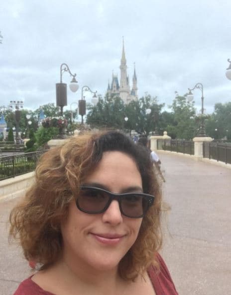 Angélica Vale aprovechó par atomarse una selfie con el castillo de la Bella Durmiente al fondo.