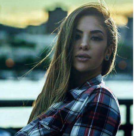 Según informa el sitio web de 'El País', el sospechoso había intentado cortarse las muñecas y la garganta.