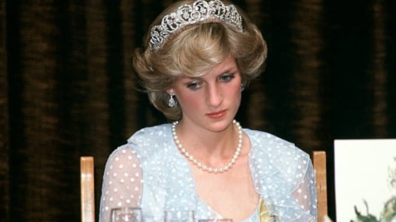 Como 
<b><a href="https://www.univision.com/famosos/con-las-flores-favoritas-de-lady-diana-asi-honro-el-principe-harry-a-su-madre-a-23-anos-de-su-muerte-fotos" target="_blank">parte del tributo que se le rendirá</a></b>, será develado un monumento en su honor en el palacio de Kensington y, 
<b><a href="https://twitter.com/rjmyers?lang=es" target="_blank">de acuerdo con Russell Myers</a></b>, un experto en la familia real británica, la presencia de ambos hijos de la princesa está confirmada. 
<br>
