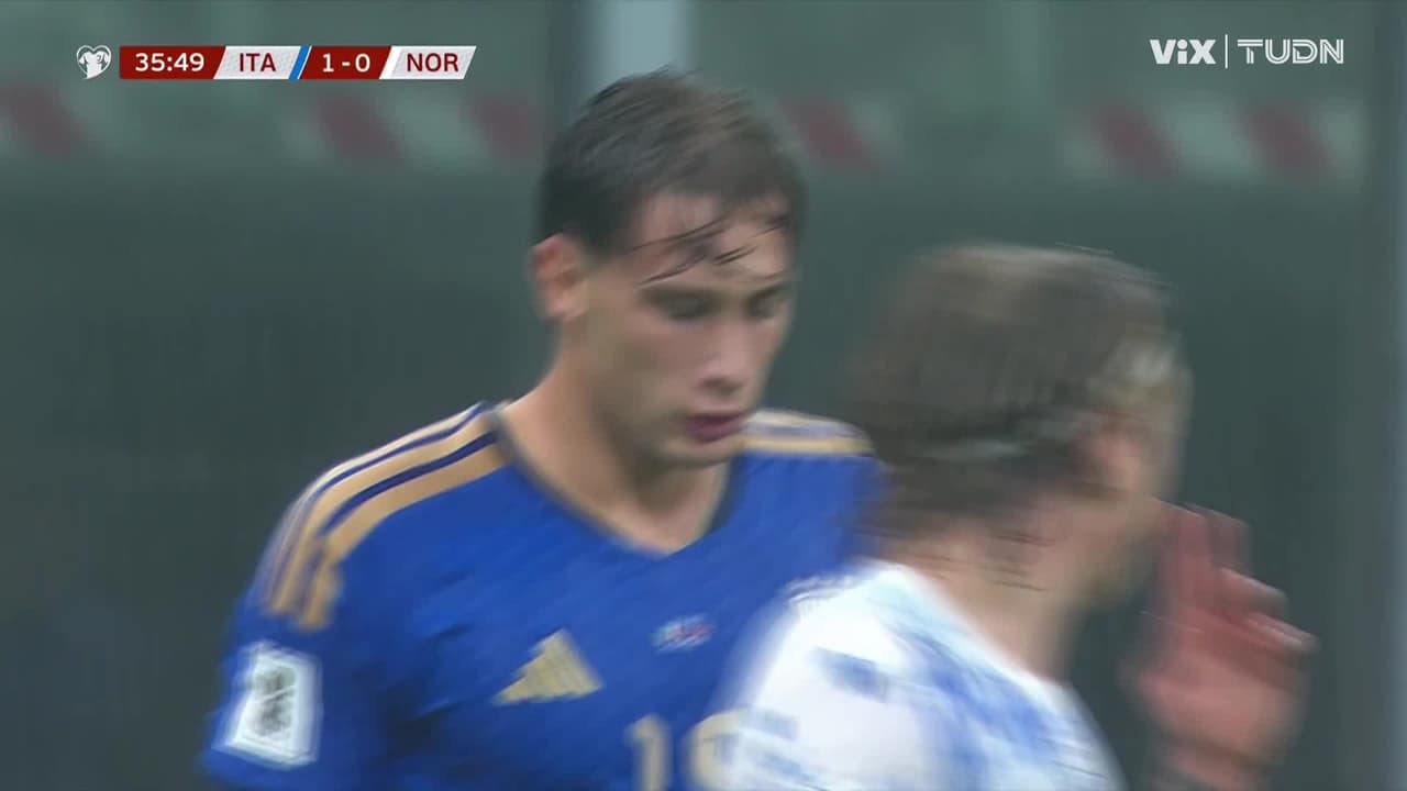 ¿Qué onda con Esposito? Italia armó un jugadón y casi marca su doblete