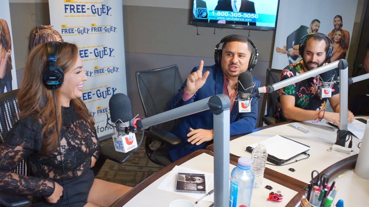 <b><a href="http://www.univision.com/temas/larry-hernandez">Larry Hernández</a></b> está de manteles largos con su nuevo disco 'Lo Blanco y Lo Negro de Mi Vida' y confesó que algunas de las canciones las escribió en la carcel.