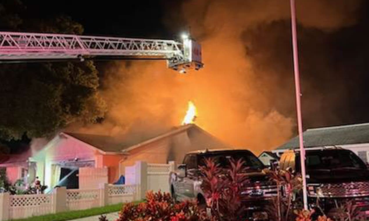 Incendio en casa de Clearwater se habría originado en el calentador de agua 