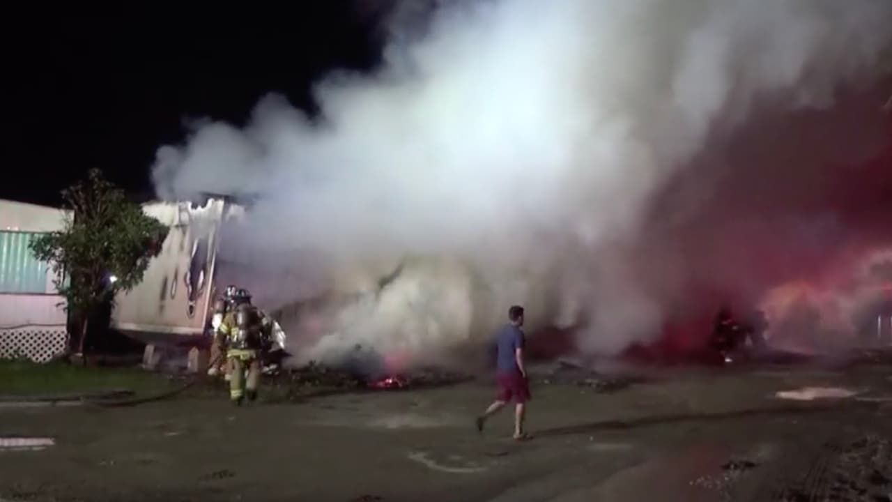 La casa que se consumió rápidamente por fuego, fue perdida total.