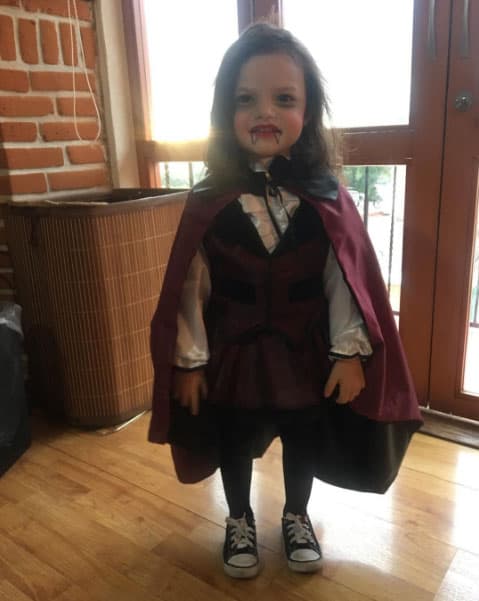 Así luce la pequeña de tres años, esta foto la compartió Mayra cuando celebraban Halloween y Día de muertos.