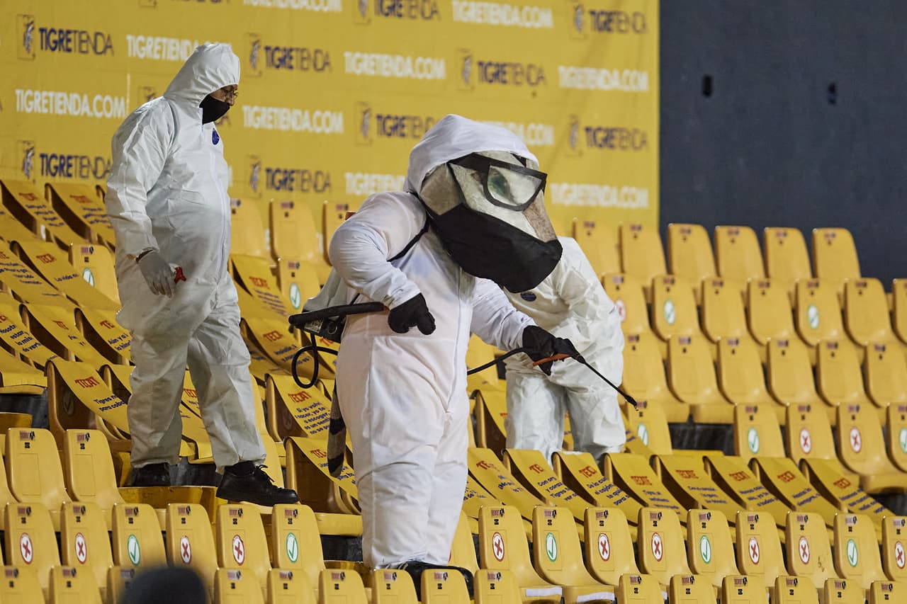 Sanitización en el Estadio Universitario