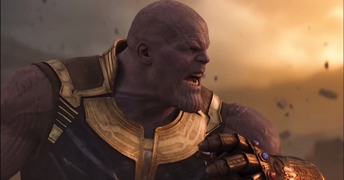 <b>Thanos</b>
<br>Por sí solo el Titan Loco posee una inmensa resistencia y superfuerza que lo dejan pelear sin problemas contra Thor, Captain America y Iron-Man juntos. Sumando las Gemas del Infinito se vuelve casi imparable, excepto por su arrogancia que se vuelve su gran debilidad.
