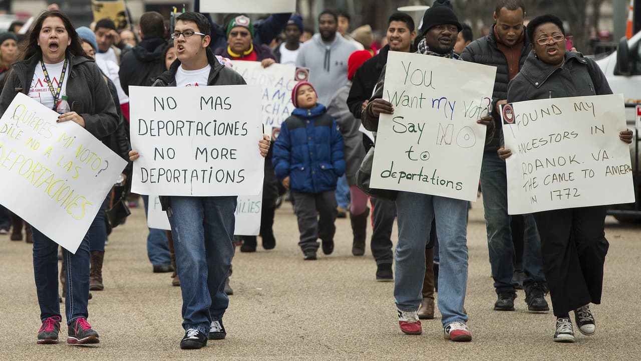 Crece presión hispana para que Obama frene las redadas de migrantes centroamericanos