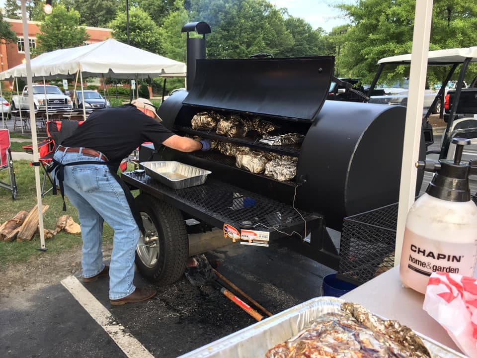 <b><a href="https://peakcitypigfest.com/">Peak City Pig Fest (22 y 23 de julio)</a></b>. Dos días de recolección de cerdos, una cervecería al aire libre, música en vivo y más en el hermoso centro de Apex. Más de 40 equipos se enfrentarán en una competencia avalada por la Kansas City Barbecue Society en este evento anual favorito y gratuito.