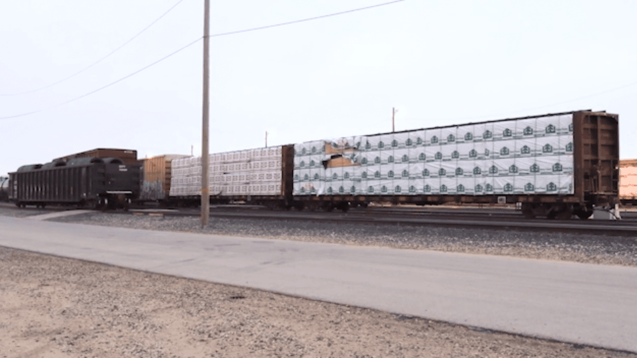 Un hombre queda atrapado dentro de un vagón del tren que venía de la frontera