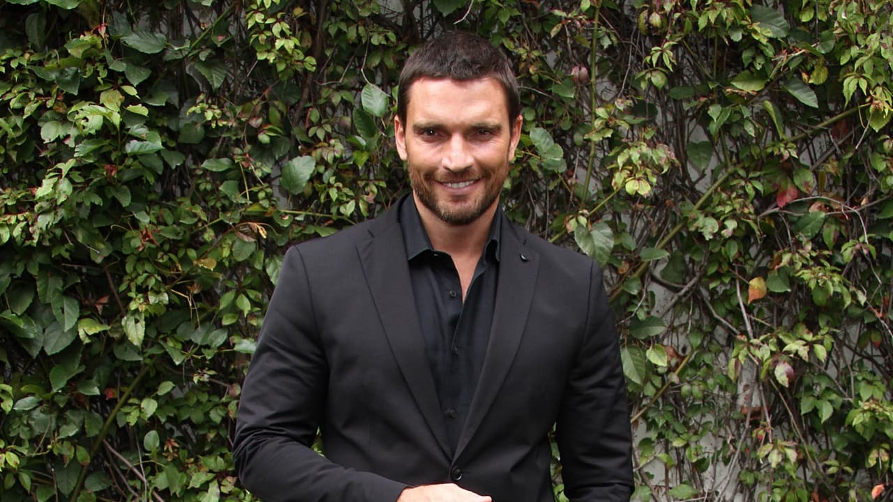 El actor Jorge Aravena se solidariza con Julián Gil y compara su situación con una "tortura"