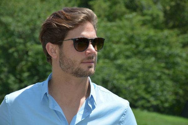 Hace algunos años utilizaba el cabello largo y no usaba barba, pero ahora este galán argentino así luce.