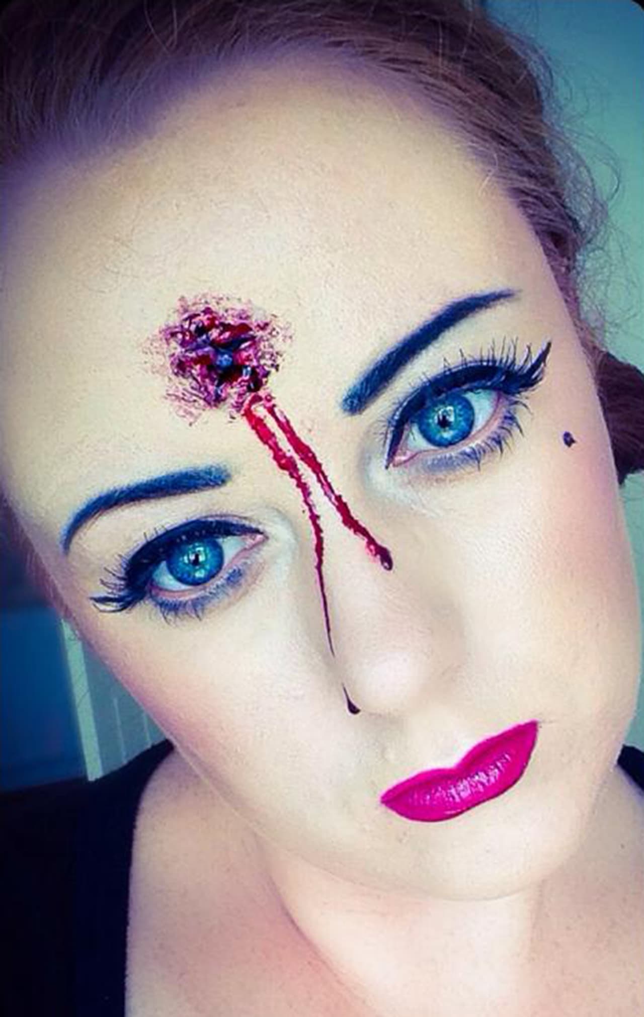 Incluso ha invitado a algunos a ser convertidos en alguna criatura siniestra.