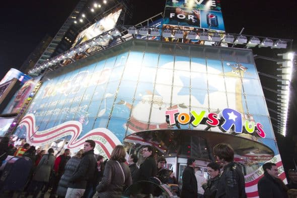 Tiendas sucias, estantes con poca mercancía y personal mal capacitado han sido de las quejas que han dañado además su reputación.