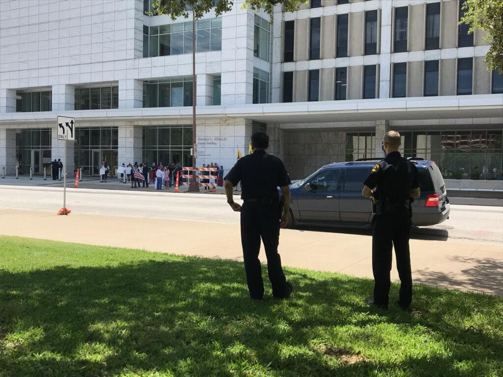 Los salones de belleza podrán reabrir en Texas a partir de este 8 de mayo.
<br>