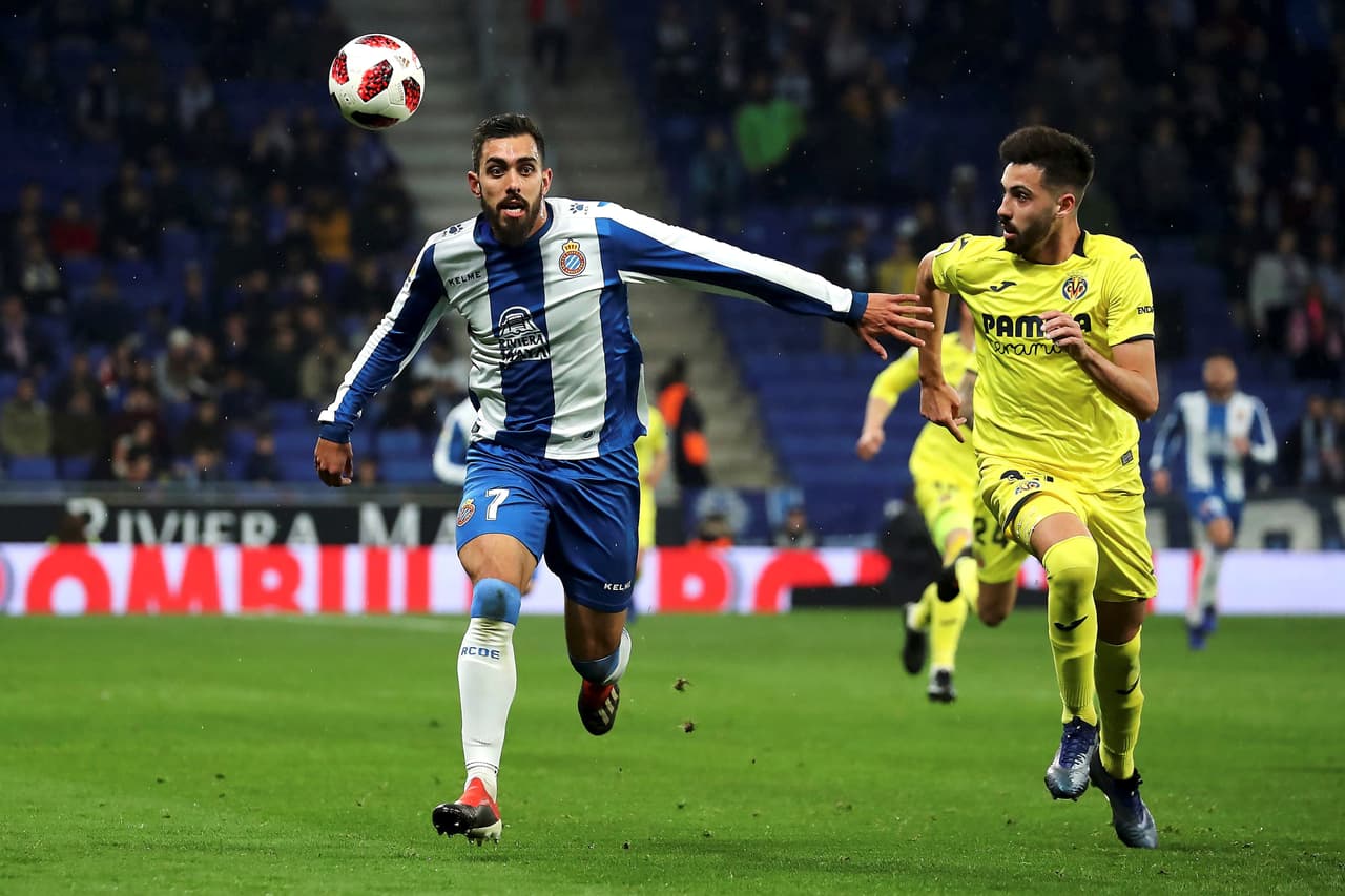 Espanyol apenas pudo contener la embestida de reacción de Villarreal, que descontó al minuto 42 del primer tiempo con Samuel Chukwueze. Así se fueron al descanso.