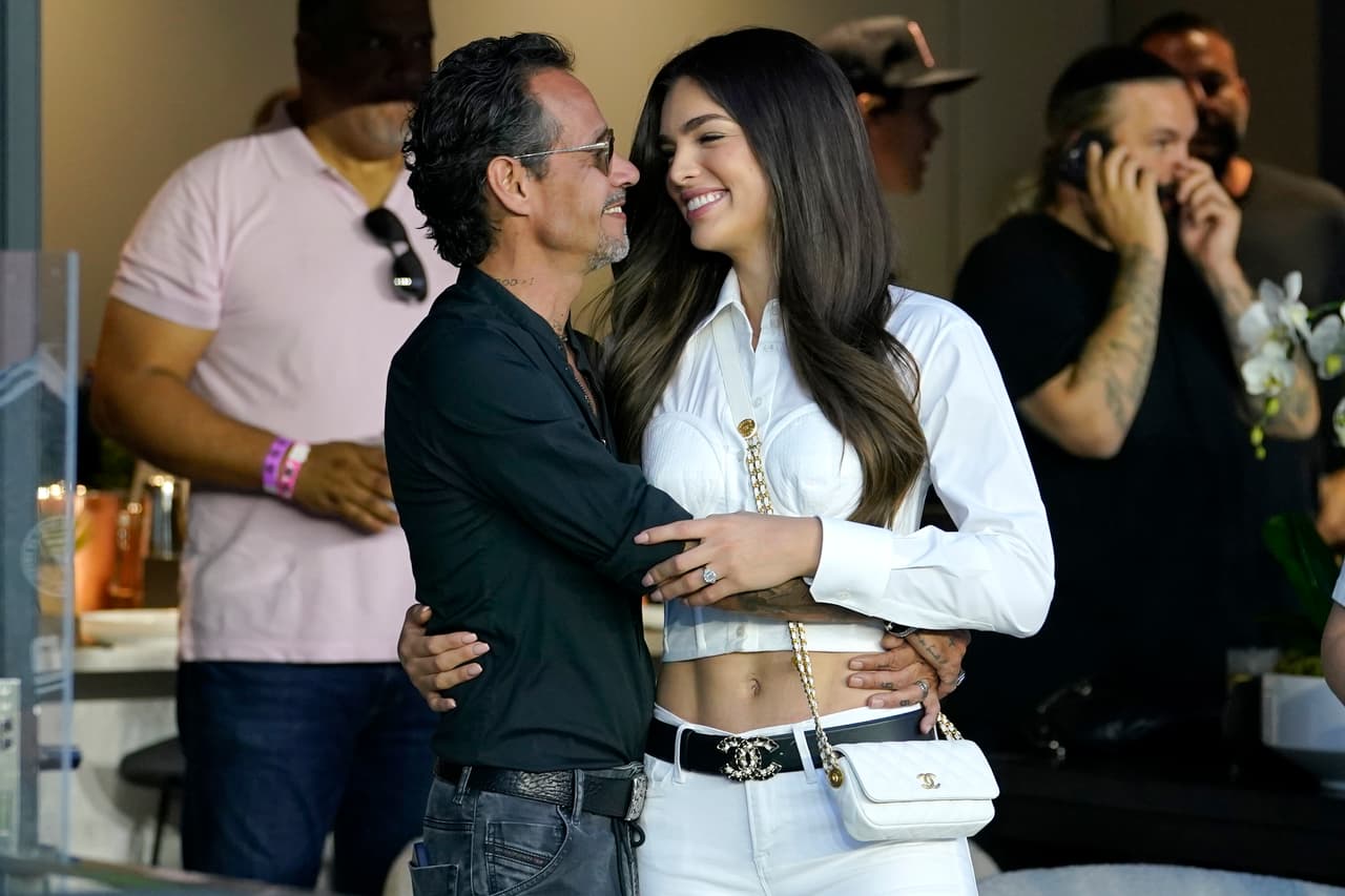 Aunque se han mostrado muy enamorados en meses recientes, aún no queda claro si ya fijaron fecha para su boda.
<br>