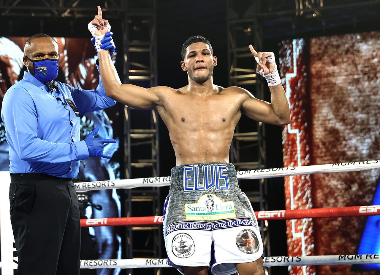 Elvis Rodríguez derrotó a Luis Alberto Verón en el octavo round por decisión unánime en combate de peso superligero.