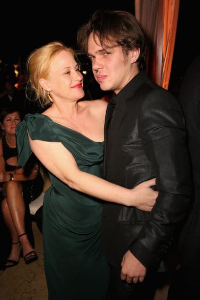 "¡Ya mamá!, te dije que dejamos de filmar hace un año y todavía me besas en público", por la cara de Ellan Coltrane, eso parece decirle a Patricia Arquette.