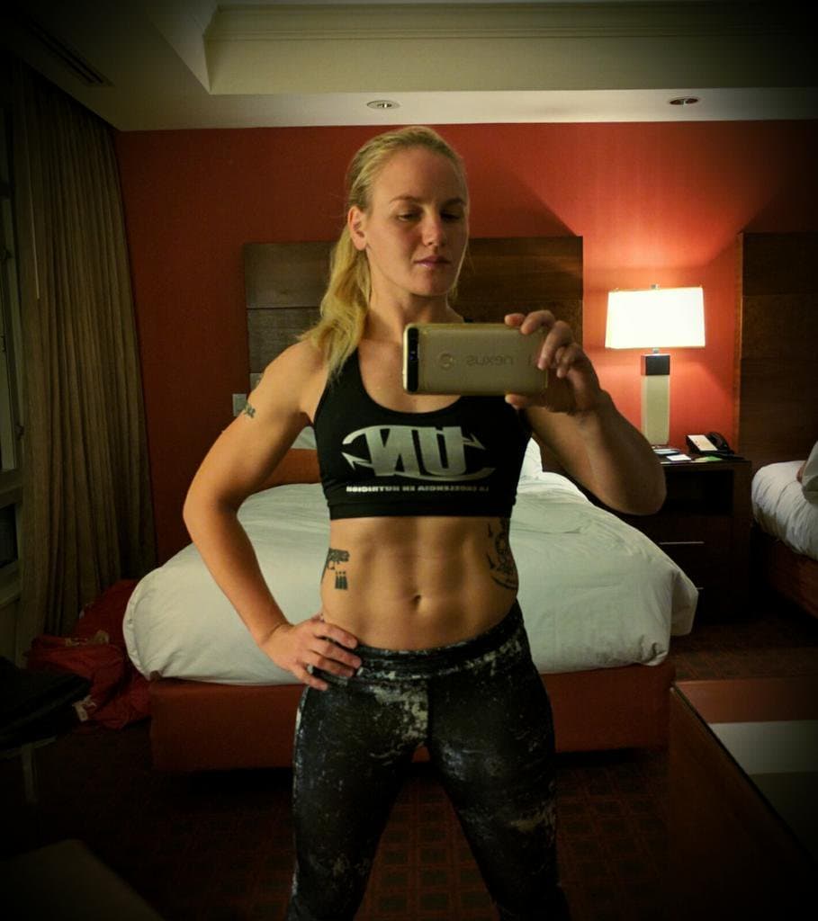 La peleadora que representa a Perú lanzó 230 golpes a su oponente Priscila ‘Pedrita’ Cachoeira y la dejó fuera de actividad seis meses.