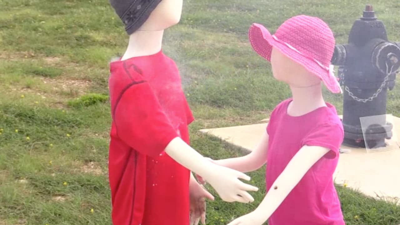 Nunca permitas que los menores estén en contacto o quemen los fuegos artificiales y solo activa uno a la vez.