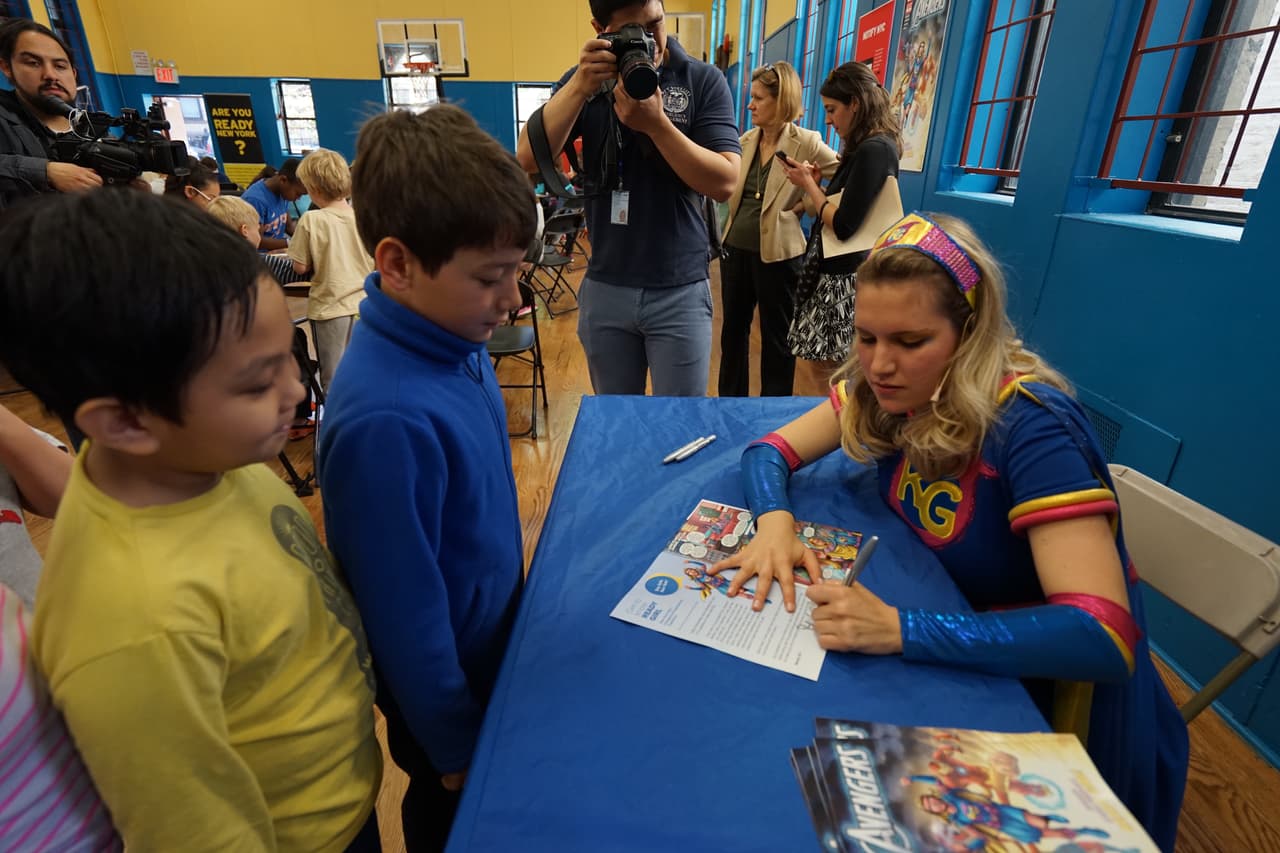 Los comics The Avengers con Ready Girl se encuentran en inglés y español