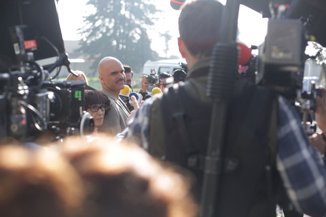 Las escenas donde aparecían extras fueron de las más difíciles de grabar, pues no es fácil manejar a grandes multitudes.