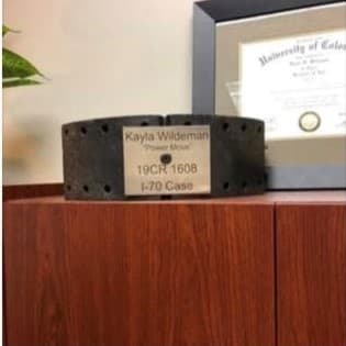 Freno de camión que recibió de un colega la fiscal Kayla Wildeman.