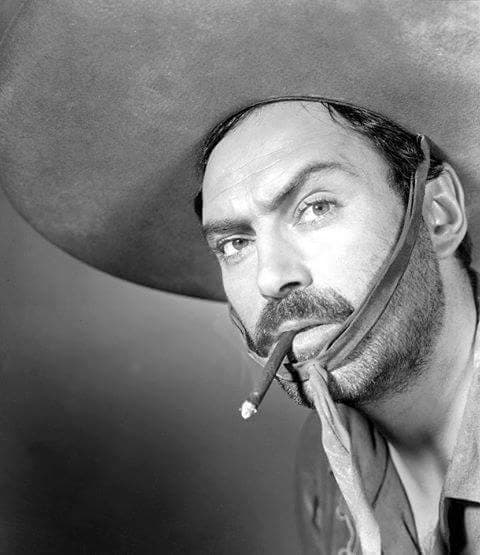 Era curiosamente, un hombre devoto, cálido, que nunca tuvo aventuras extramaritales con nadie.