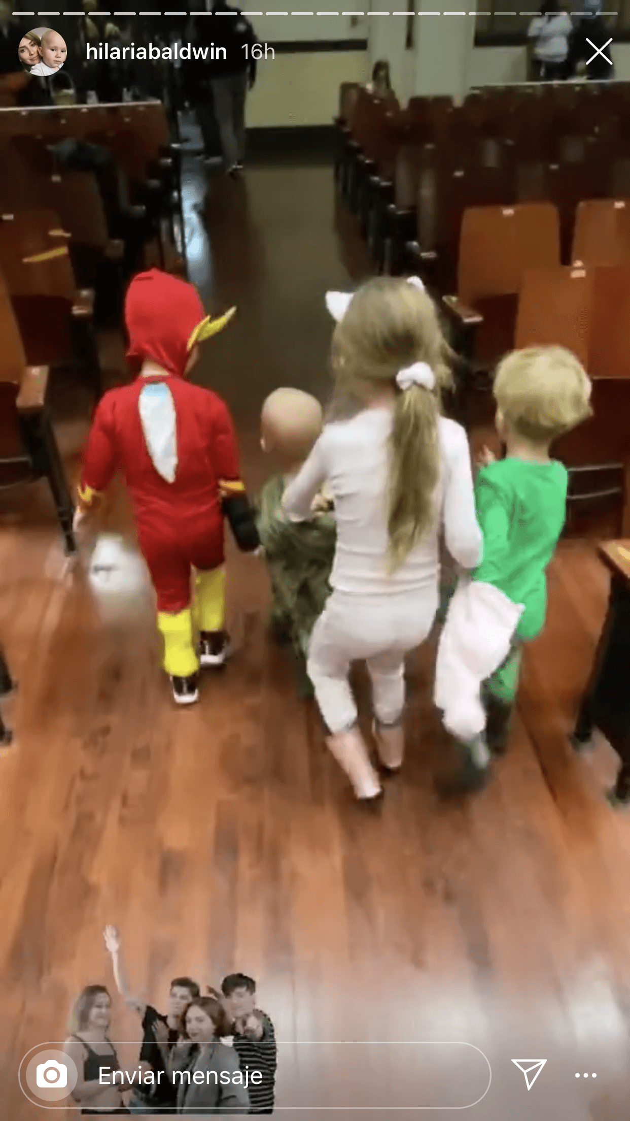 Mientras que Carmen Baldwin, de 6, fue una tierna gatita y Rafael, de 4, se disfrazó del súperheroe Flash.