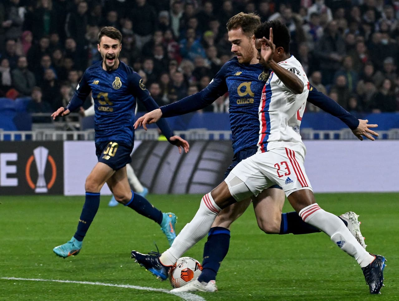 Lyon superó en el global (2-1) al Porto tras empatar 1-1 en la vuelta de los Octavos de Final.