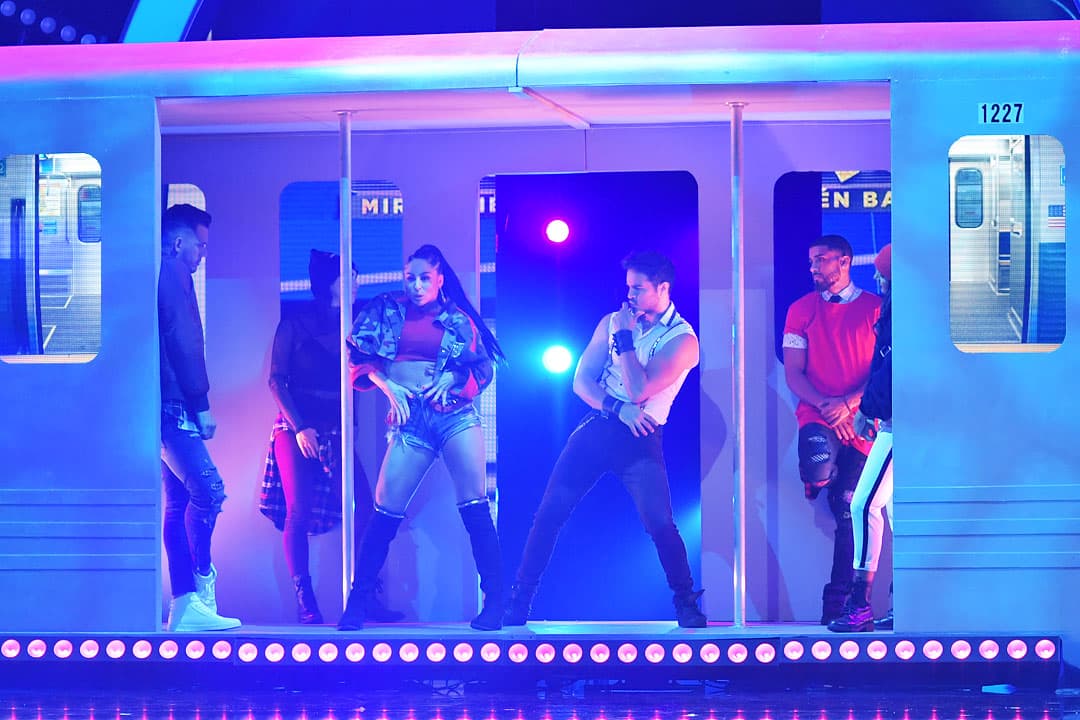 La noche del domingo, durante la tercera gala de Mira Quién Baila, 
<b><a href="https://www.univision.com/shows/mira-quien-baila/este-meneo-de-ektor-rivera-dejo-a-los-jueces-sin-palabras-video">Ektor Rivera se enfrentó en la competencia con un reggaeton</a></b>.