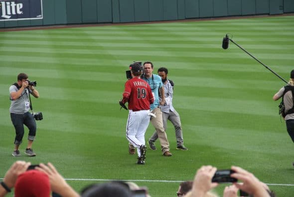 ¡El famoso comediante Will Ferrell se lució jugando con 10 equipos diferentes de la MLB  en cinco partidos del Spring Training en un solo día! Mientras los fans le hacían porras al comediante, éste les hacía bromas desde la cancha. Su hazaña fue grabada para una producción televisiva que será transmitida por HBO a finales de año.
