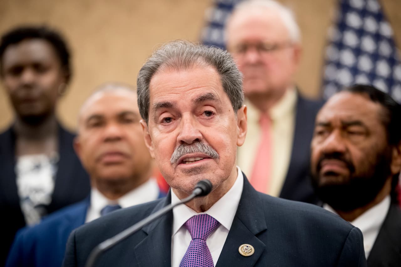<b>José Serrano. Distrito 15, Nueva York.</b> Es representante de Nueva York en la Cámara baja desde 1990, por los distritos 18, 16 y 15 (desde 2013) correspondientes al sur del Bronx. Nació en 1943 en Mayagüez, Puerto Rico, y vive en el Bronx desde los 7 años. Es demócrata.