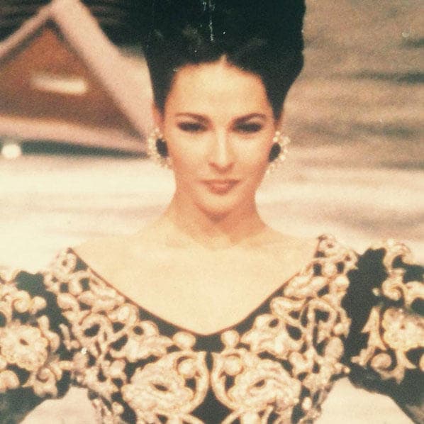 Como en el Museo de Louvre París en la época de los 90.