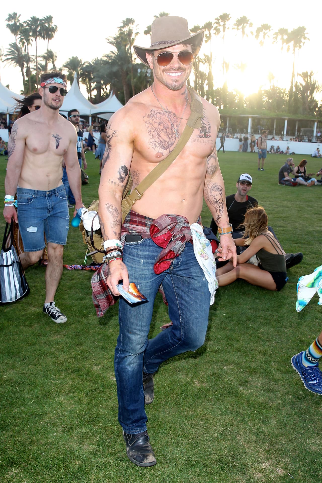 ¡Guapo! Kellan Lutz mostró sus 'abs'.