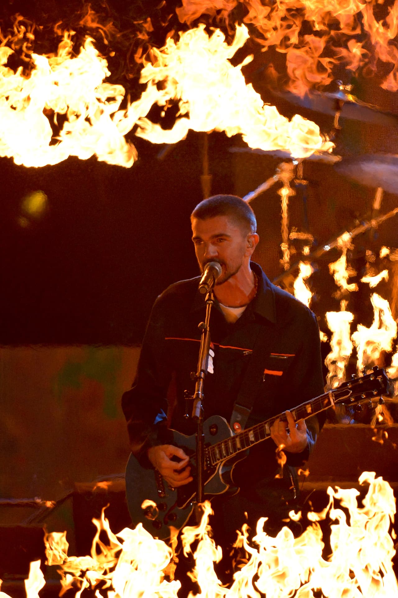 El escenario se llenó de fuego durante cada minuto de esta presentación.