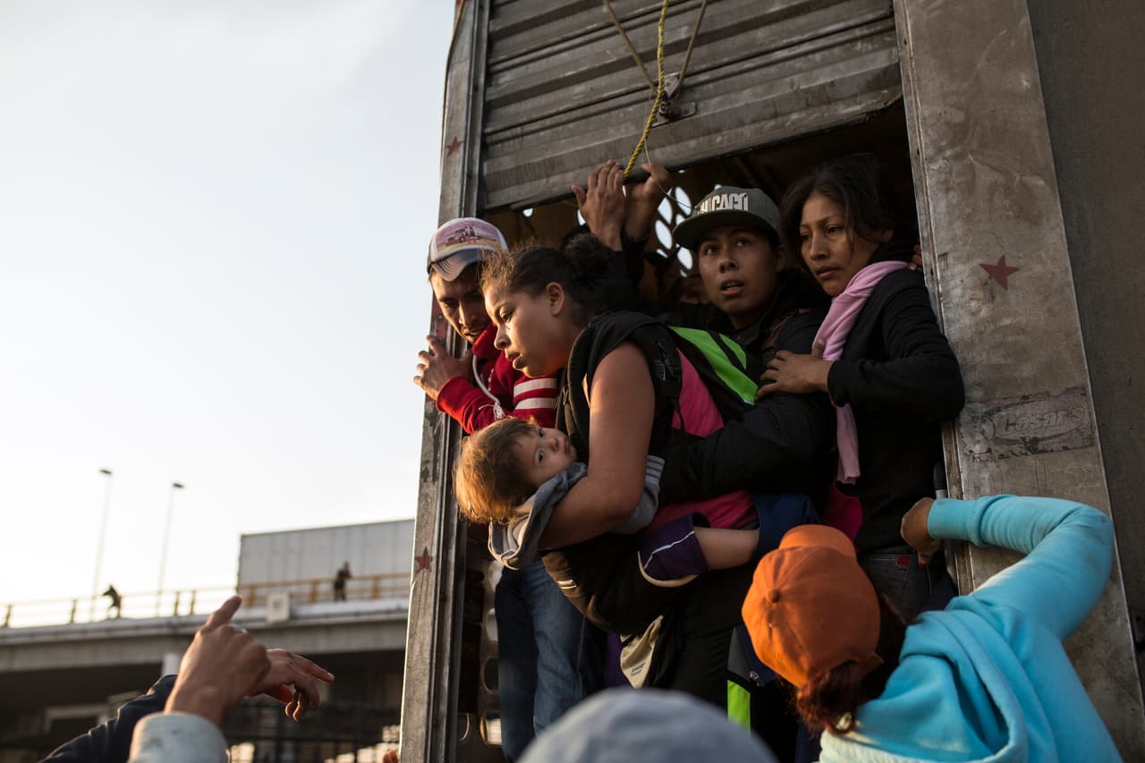 'Operation Secure Line': US prepares to receive the migrant caravan: lane closures, barriers, at border crossings 