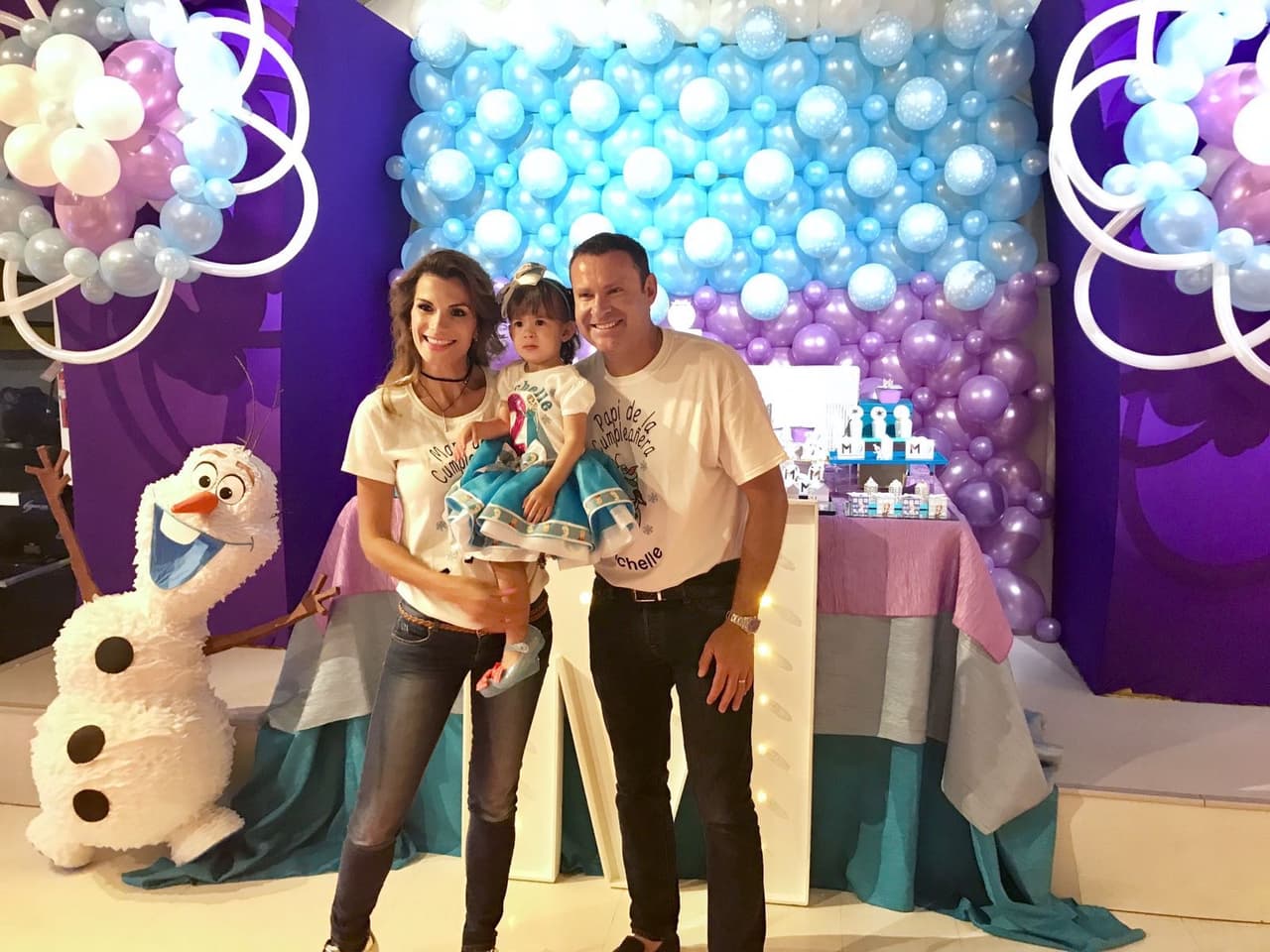 El pasado 29 de mayo, Alan Tacher y su esposa Cristina Bernal celebraron sus dos años.