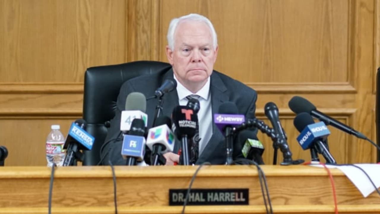 Anuncian nuevos protocolos de seguridad escolar en Uvalde y callan sobre la respuesta al tiroteo