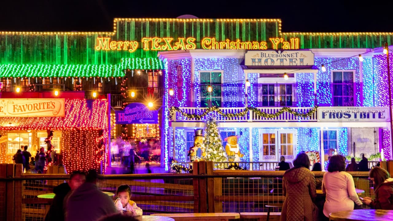 Otro de los atractivos de Santa's Wonderland son los conciertos en vivo de música navideña, en los que siempre aparece el mismísimo Santa.