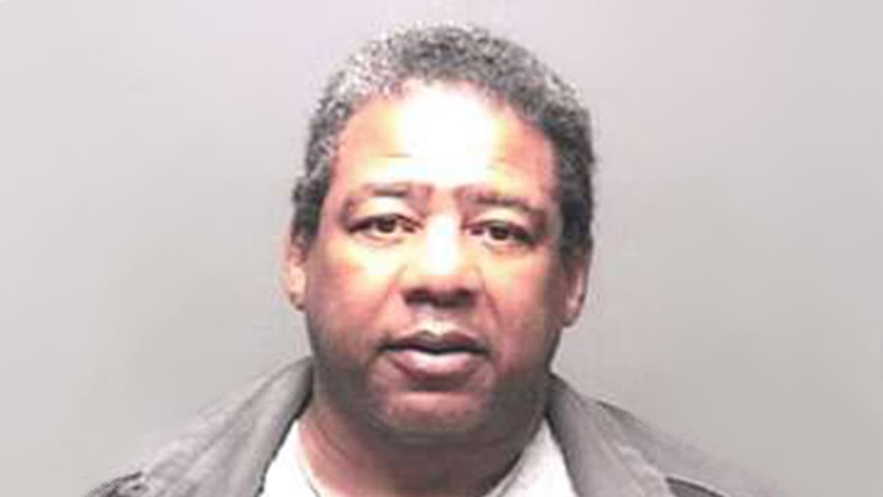 Arrestan a entrenador de escuela preparatoria en San José por manosear a un adolescente de 14 años