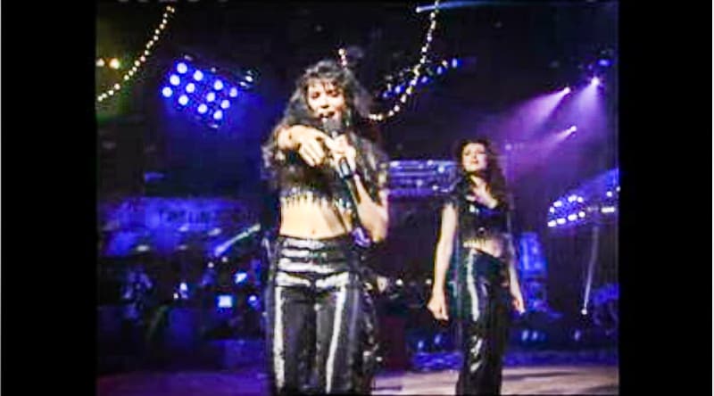 Las chicas de Sparx cantaron 'Te amo, te amo, te amo'. Estuvieron nominadas en la categoría Grupo Pop del Año junto a Los Bukis y Maná pero el público le dio el premio a La Mafia.