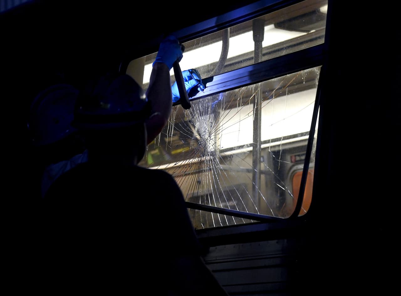 MTA lucha contra el vandalismo: 78 ventanas rotas en 35 trenes de la línea W.