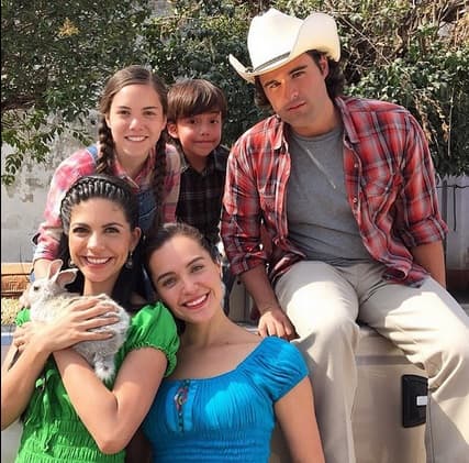 Los Carmona eran una familia que vivía en el pueblo y que llegó a la ciudad.